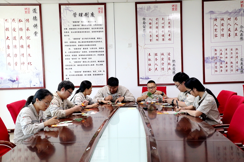 观音岩水电公司开展“书签话廉洁，清风伴我行”廉洁书签制作活动 (1).jpg