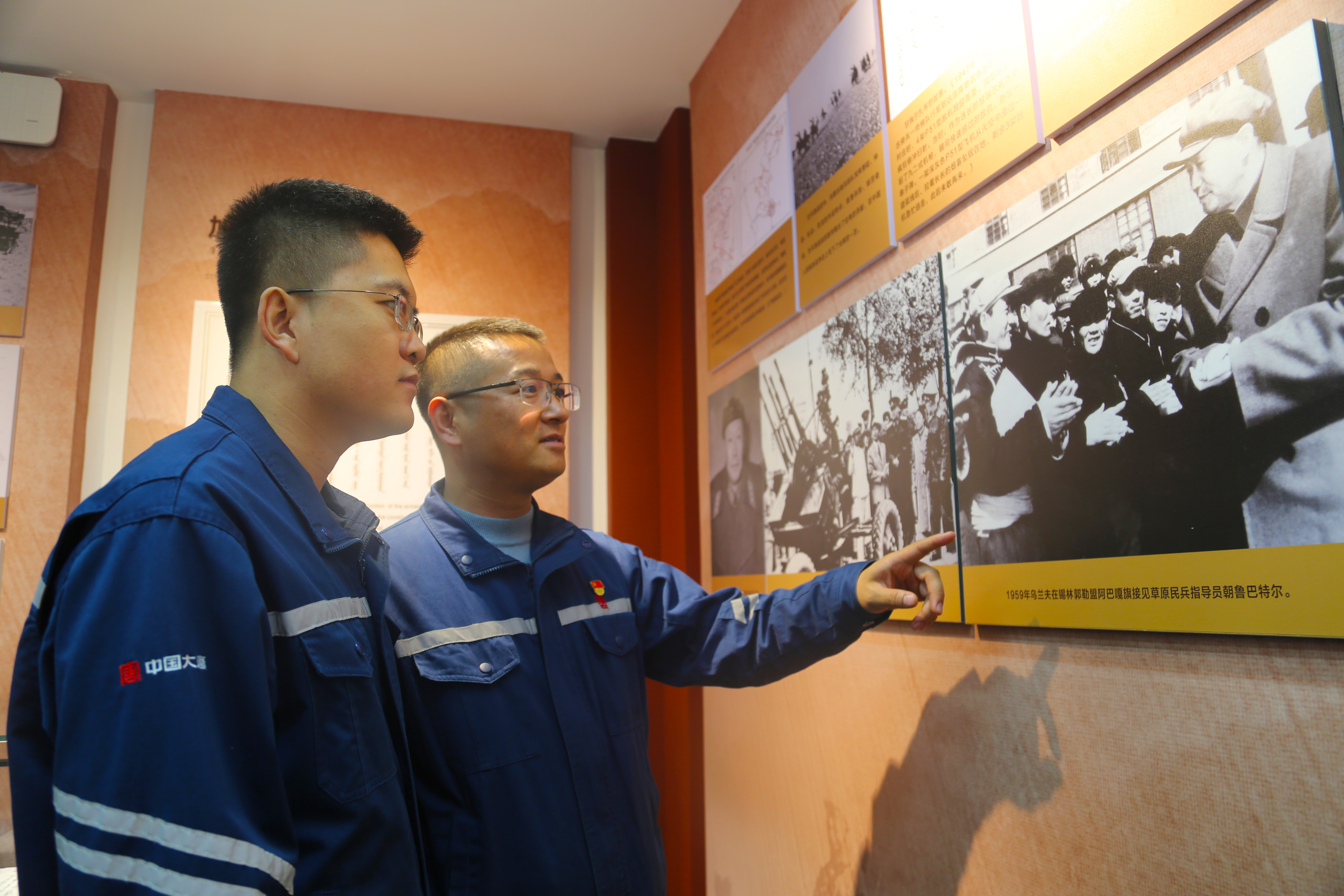1698903373936077041.jpg 【现场风采】蒙西新能源事业部:开展主题教育主题党日活动 (1).jpg