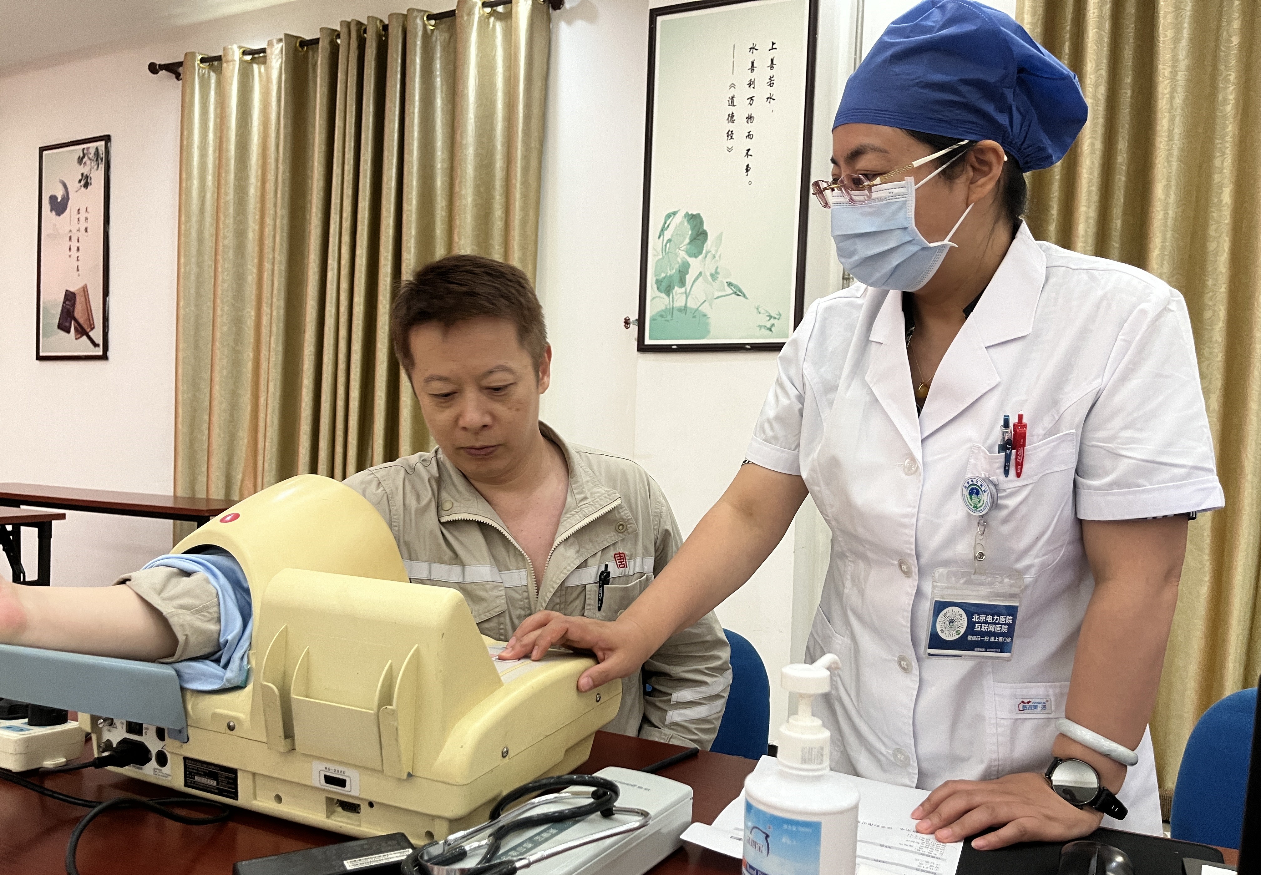 1723440877661068191.jpg 【现场风采】丰润热电公司:“叫号体检”告别一“站”到底 (2)_副本.jpg